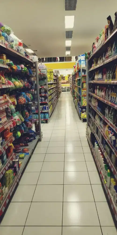 Menerima pembelian pakaian, makanan ataupun gadget