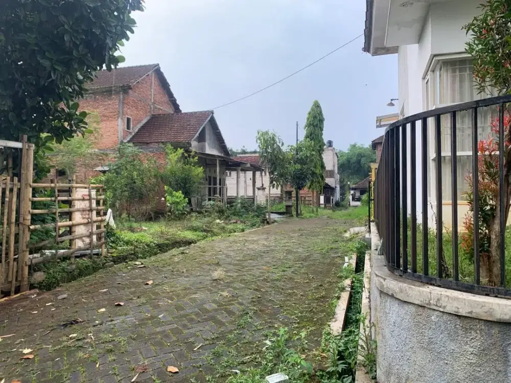 VILLA BANGUNAN BARU DAN DESAIN MODERN DI KOTA BATU DEKAT LOKASI WISATA