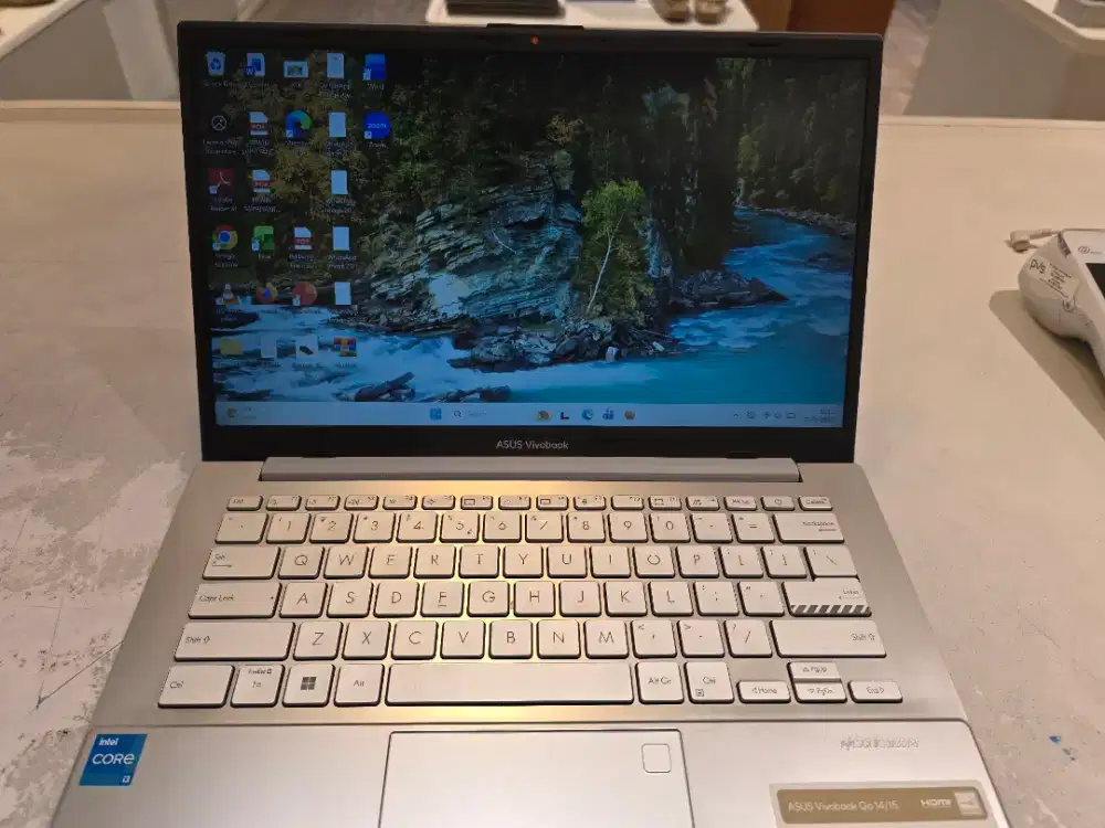 ASUS VIVOBOOK belum 1thn pemakaian