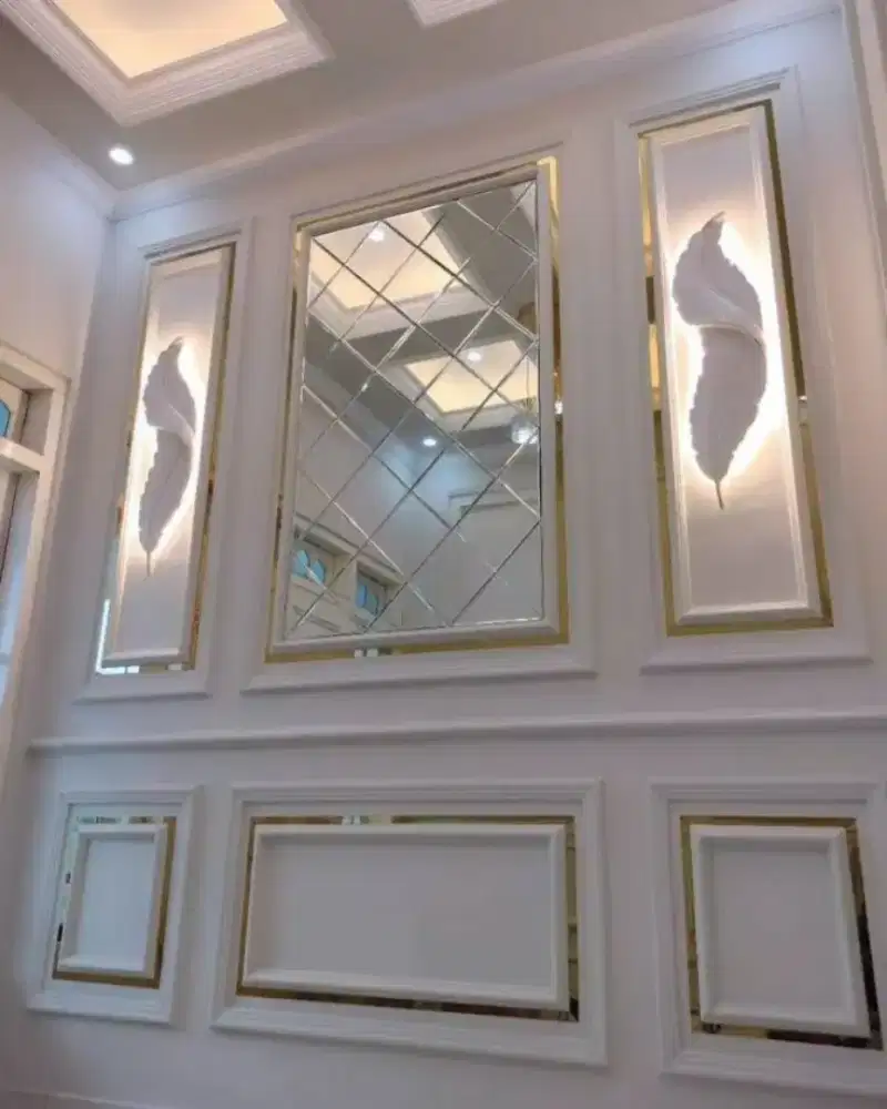 Wall molding dan kaca bevel ruangan estetic