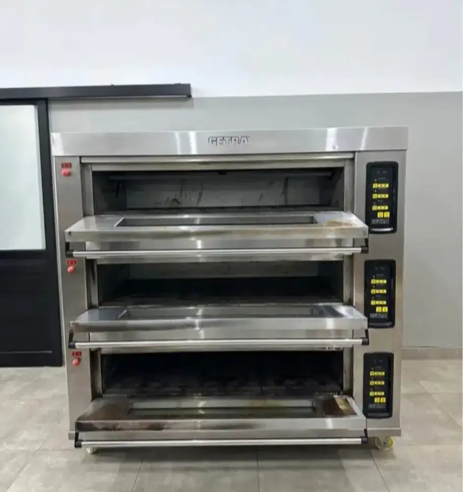 Oven 9 loyang.milik pribadi.pake 2 tahun