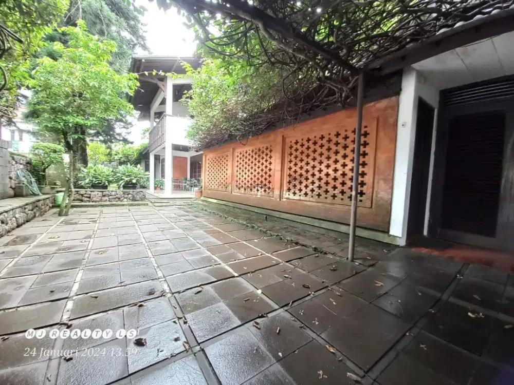 RUMAH MEWAH TERAWAT CISITU INDAH SAYAP DAGO DEKAT ITB