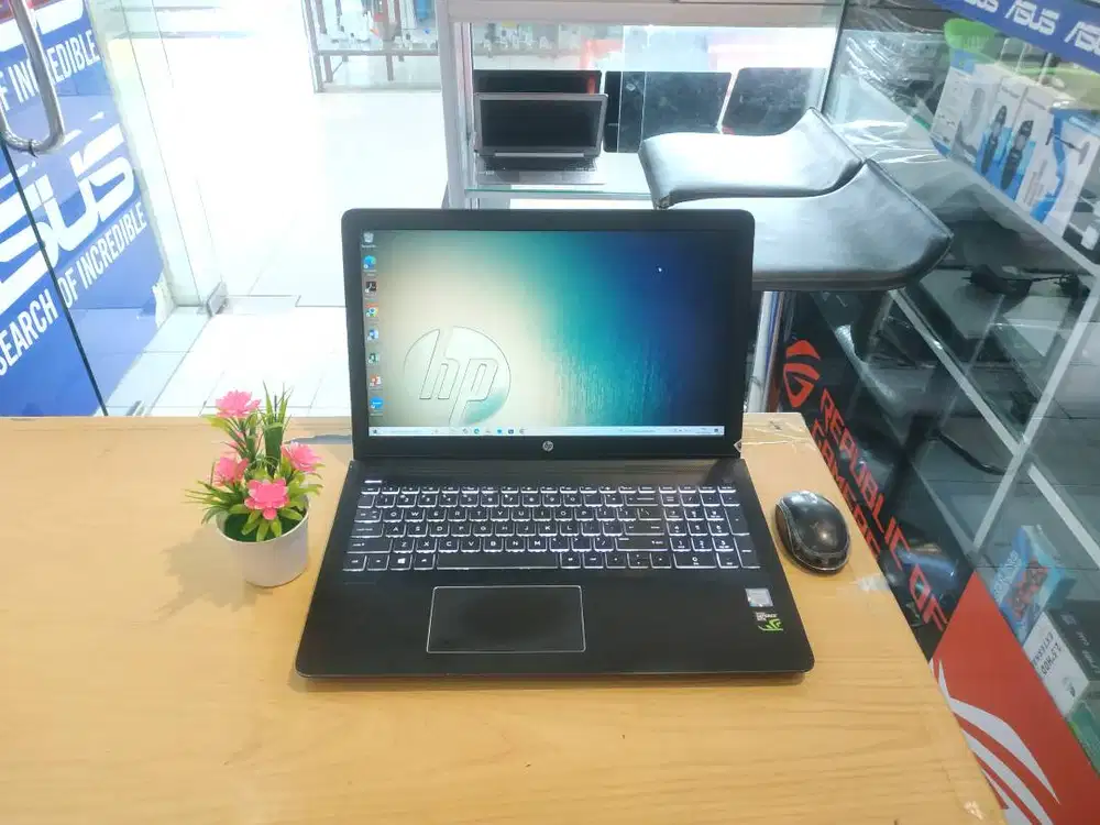 TINGGAL PAKE LAPTOP HP PAVILION 15-CB092TX CORE i7 RAM 16GB NVIDIA
