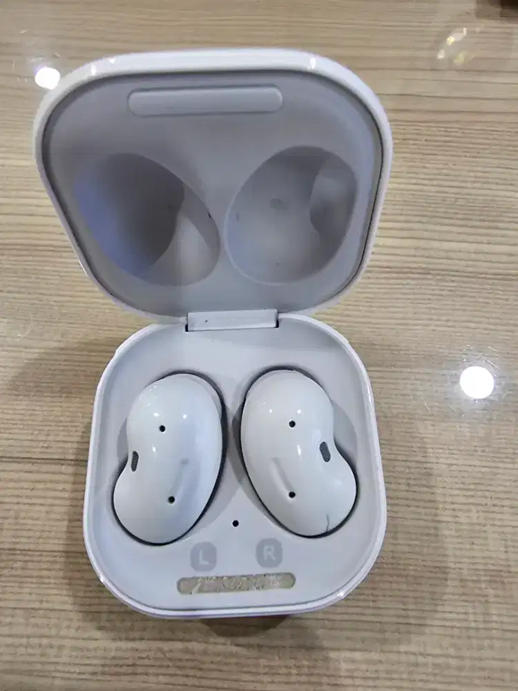 Samsung buds Kondisi sangat Baik
