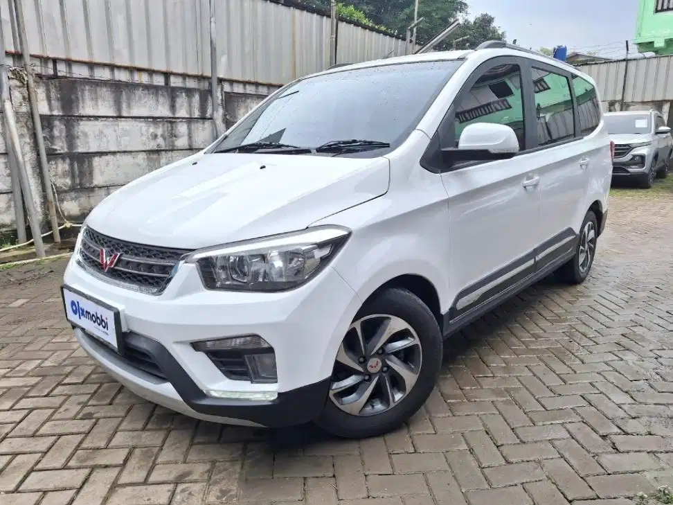 Wuling Confero S 1.5 C Lux Bensin-MT 2020 Putih
