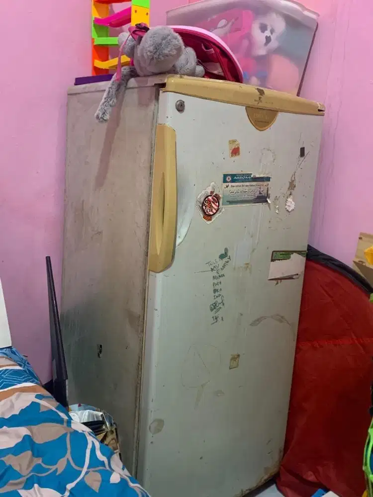 DIJUAL KULKAS 1 PINTU