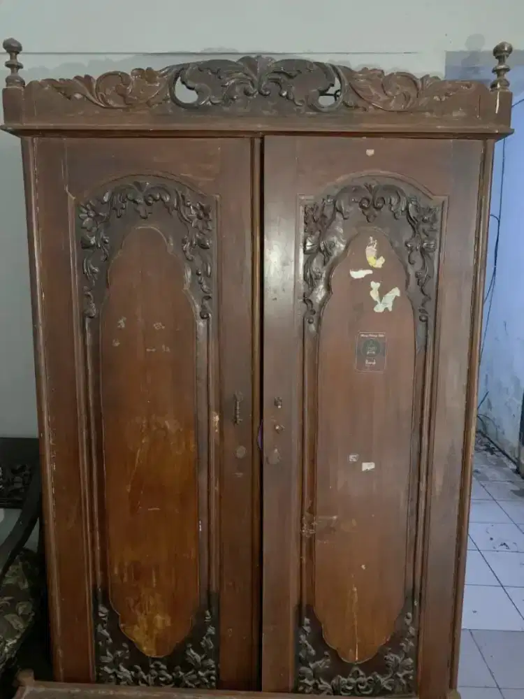 Lemari pakaian jati 2 pintu Antik