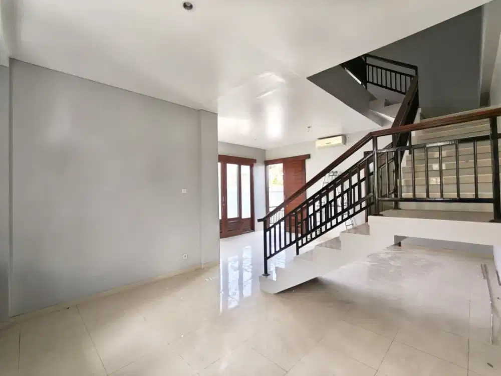 RUMAH DI KAWASAN ONE GATE SYSTEM -DI TAMAN GIRI NUSA DUA