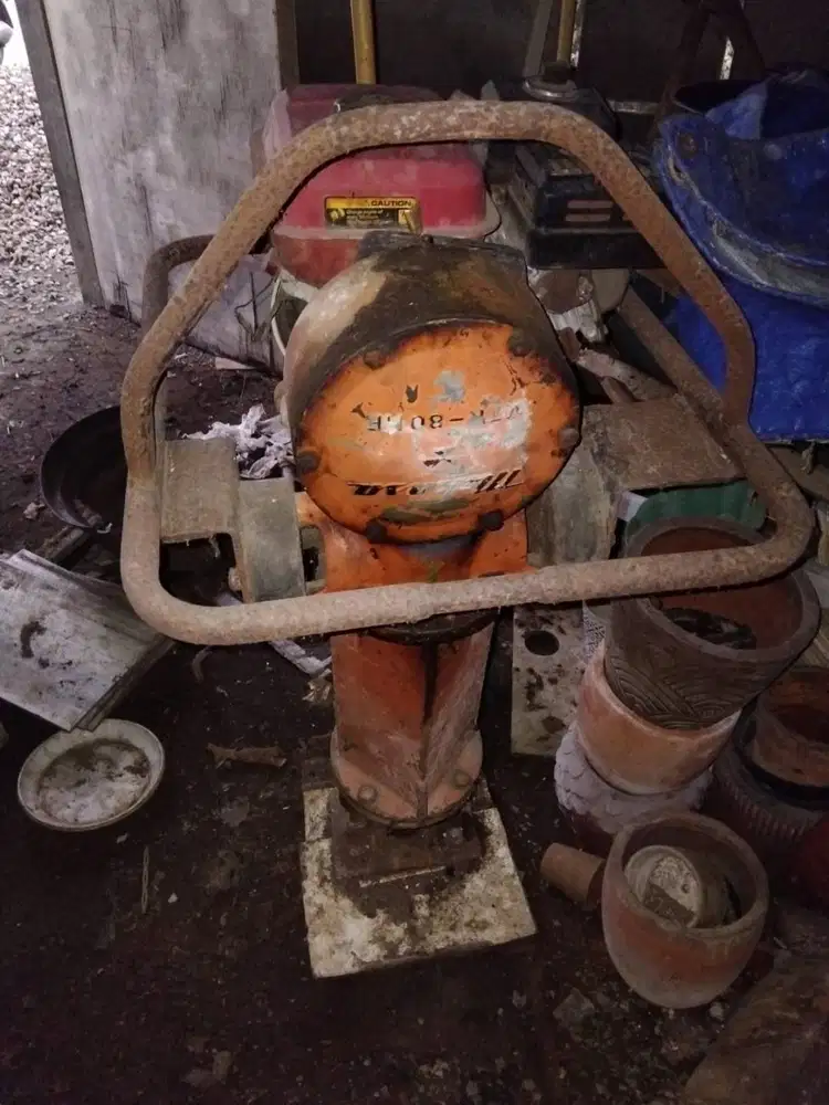 Alat pemadat tanah stamper kuda makita