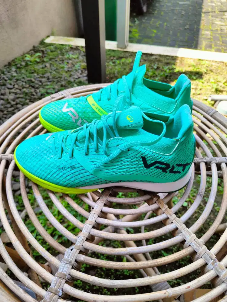 Dijual Sepatu Bola Decathlon Viralto III 3D Air Mesh Turf Ukuran 41