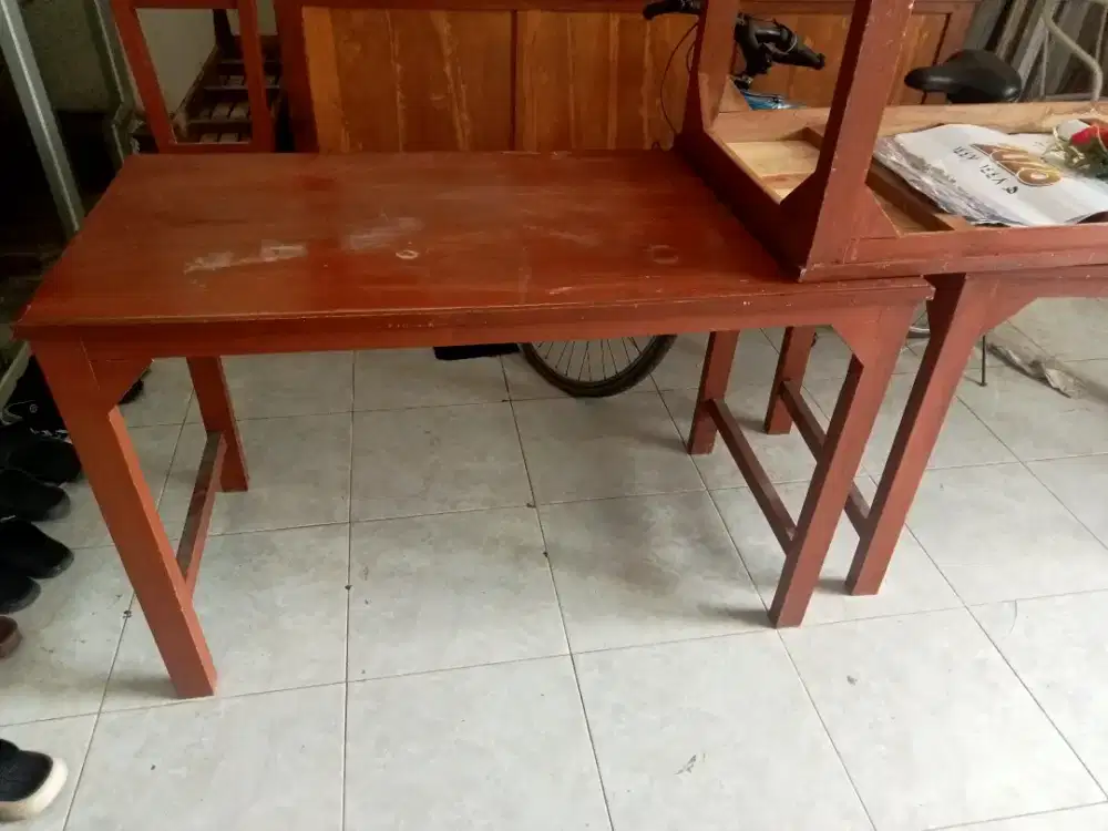 Meja cafe kondisi masih bagus