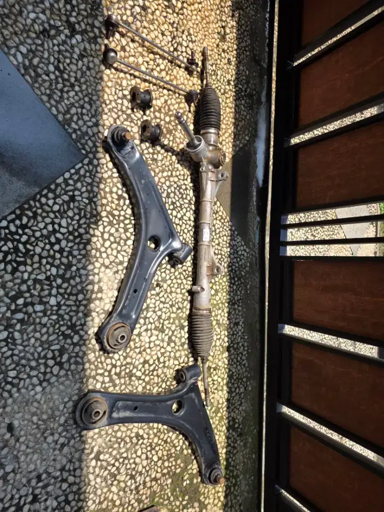 set kaki kaki xpander 2nd . kondisi masi sangat bagus 90%