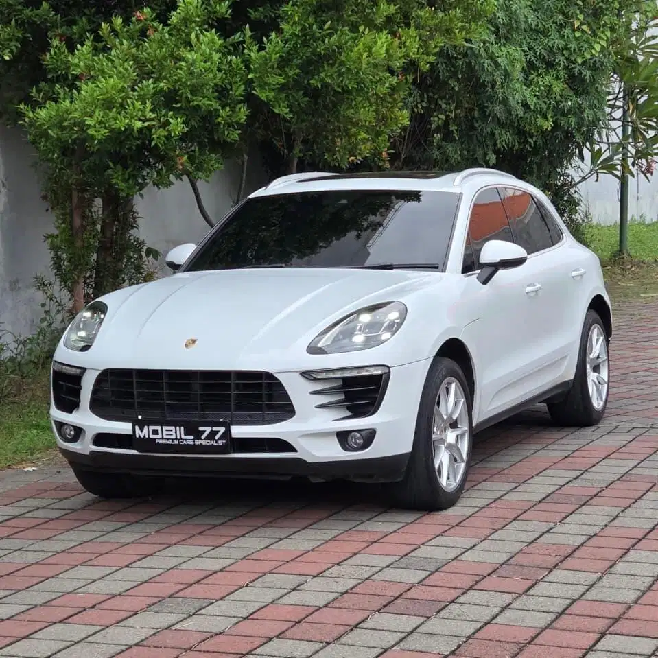 Porsche Macan 2.0L - 2017 (Mint Condition)