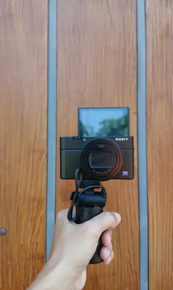 FAVOURITE SONY RX100 MARK VII BLACK + TRIPOD HANDLE SONY