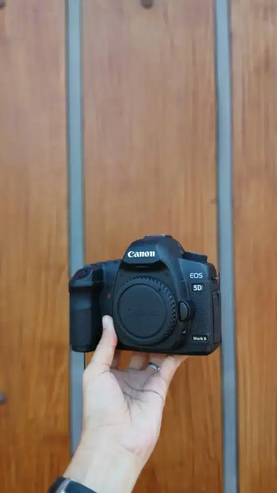 FULLFRAME DSLR CANON EOS 5D MARK II BLACK GOOD CONDITION
