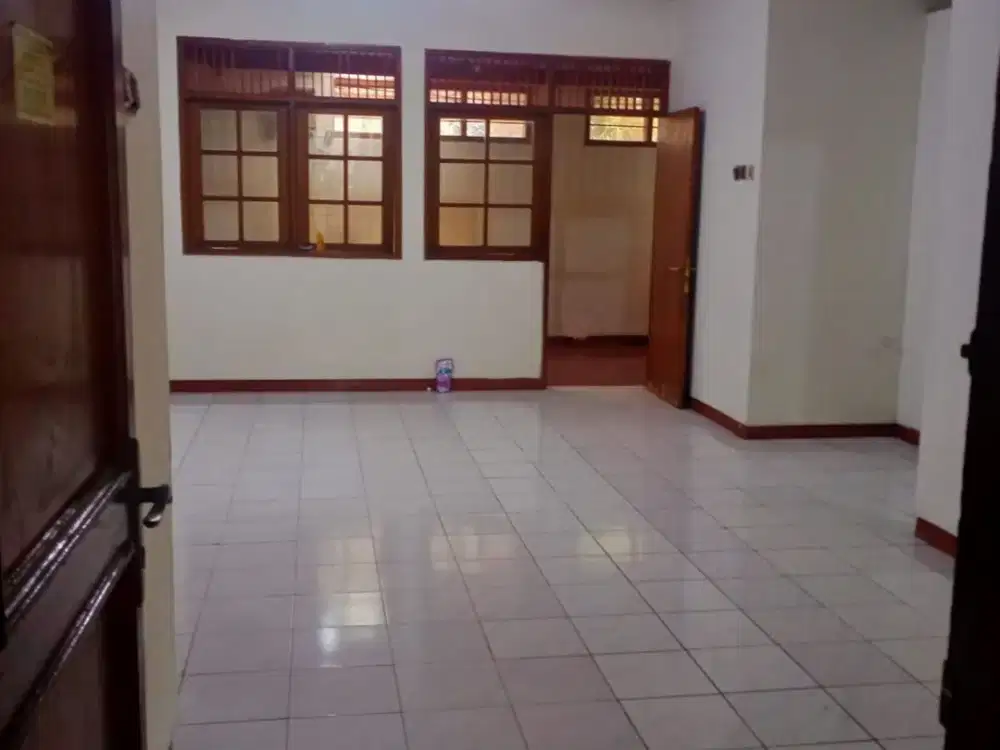 DISEWAKAN RUMAH DI PRATISTA RAYA ANTAPANI COCOK UNTUK KANTOR
