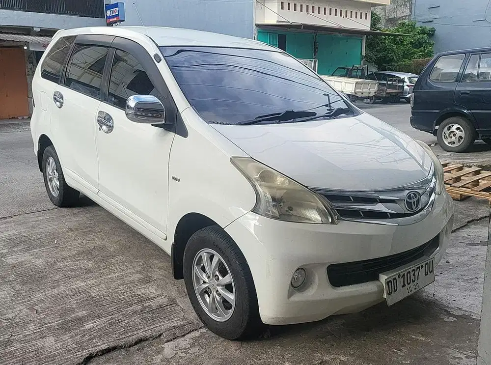 Avanza putih 2014