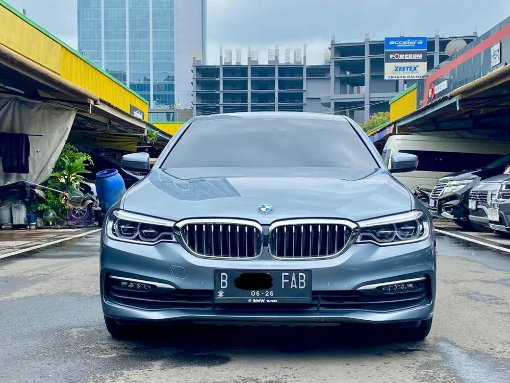 BMW 520i G30 AT 2020 ABU-ABU METALIK