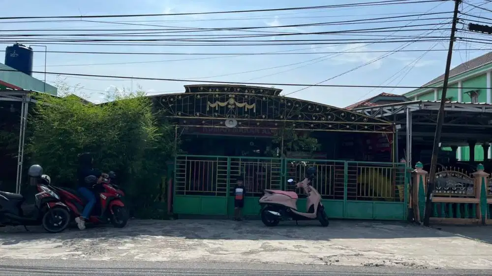 DIJUAL RUMAH USAHA LOKASI STRATEGIS KOTA KUALA KAPUAS LUAS 620 m²