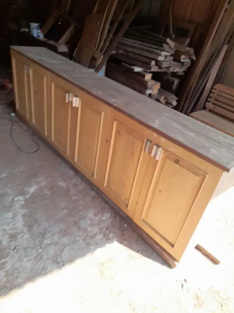 lemari kicenset bahan kayu