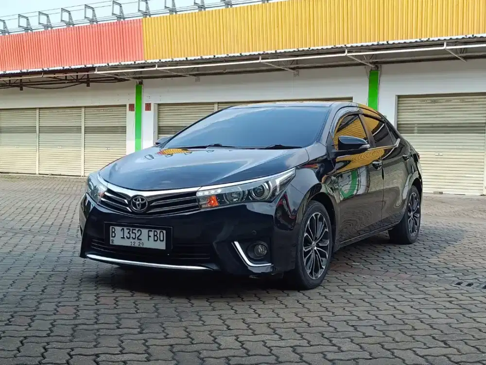 Toyota Corolla Altis V 1.8 Automatic  2015 Bensin Hitam
