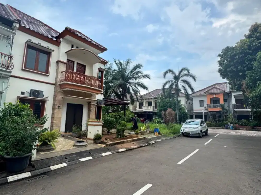 DIJUAL RUMAH DENGAN TAMAN HADAP SELATAN JL. TAMAN SARI, JATINEGARA BARU JAKUT