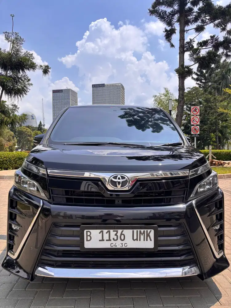 Toyota Voxy 2.0 2020