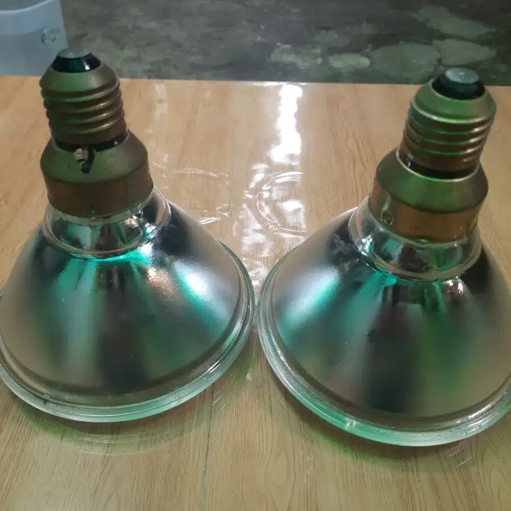 Lampu merk philips nyala kuning 80 watt