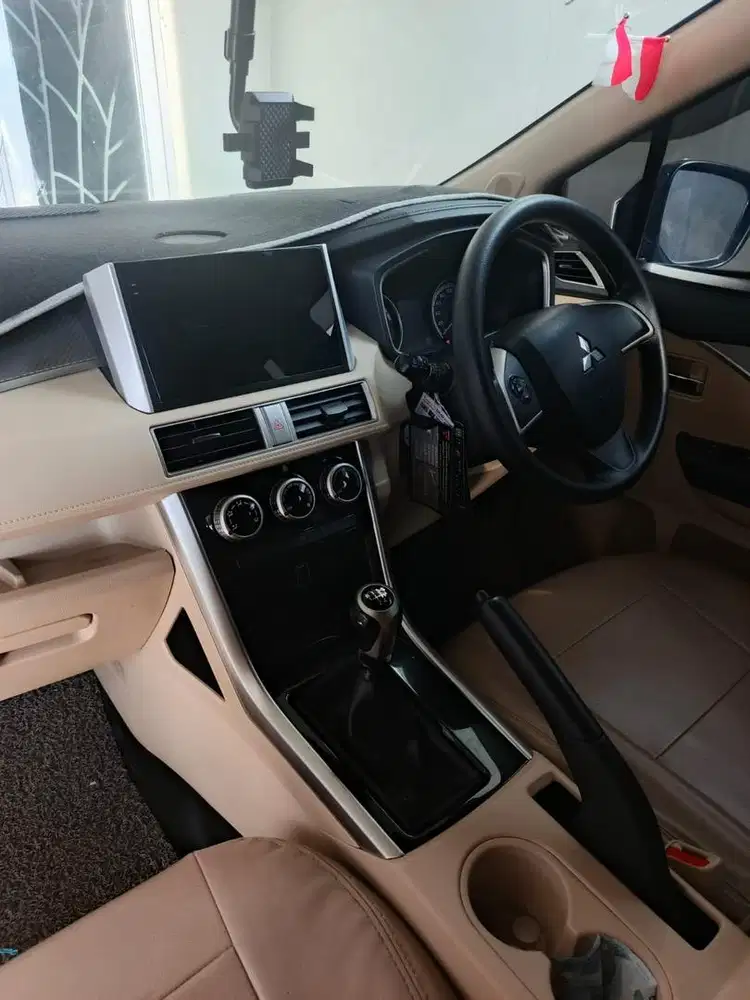 Di jual rumah dan Ruko beserta 1 unit mobil expander exceed 2019.