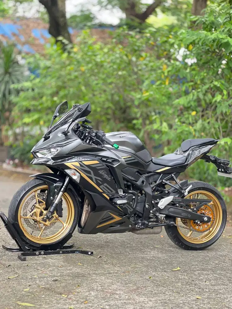 KAWASAKI ZX25R ABS QS 2022 GREY KM 2K PAJAK PANJANG SUPERB