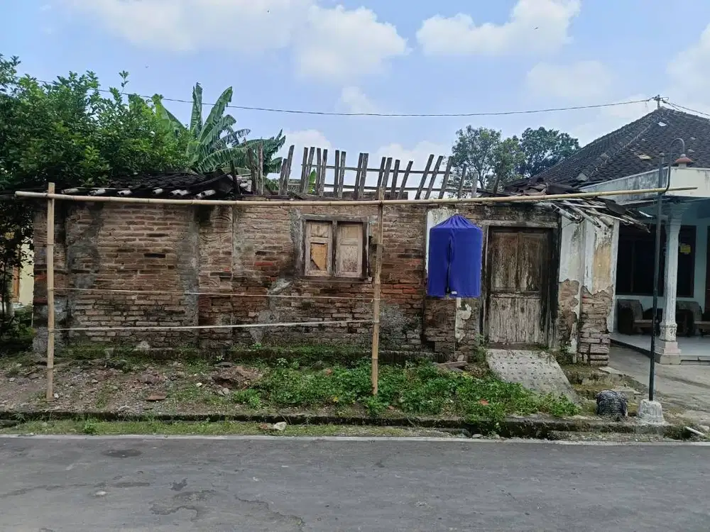 Tanah Pekarangan 193 meter persegi SHM Pinggir Jalan dekat UNS