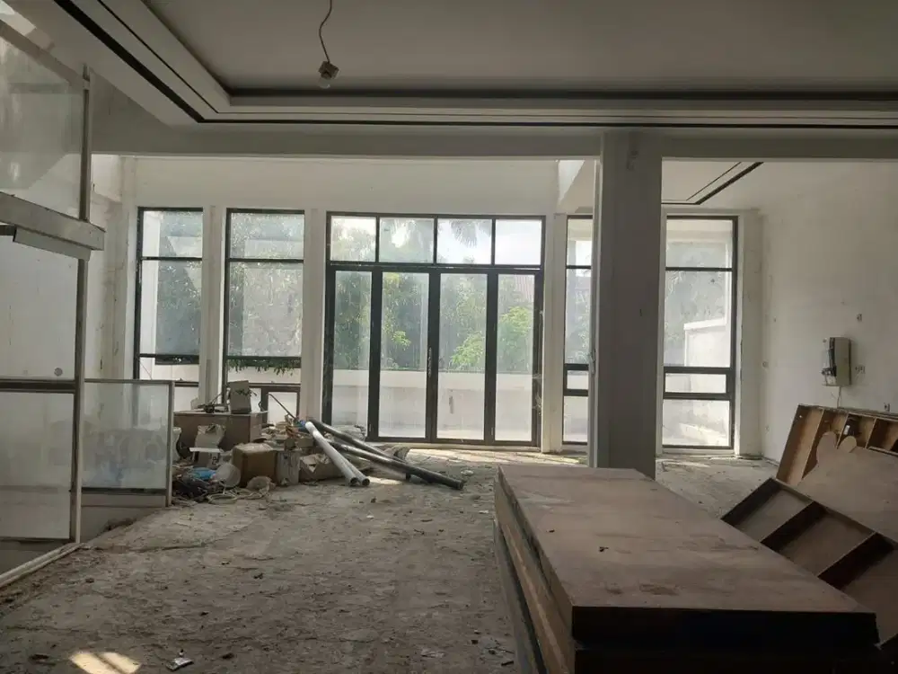 RUMAH SULTAN DI KOMPLEK SAMPING METROPOLITAN BEKASI KALI MALANG