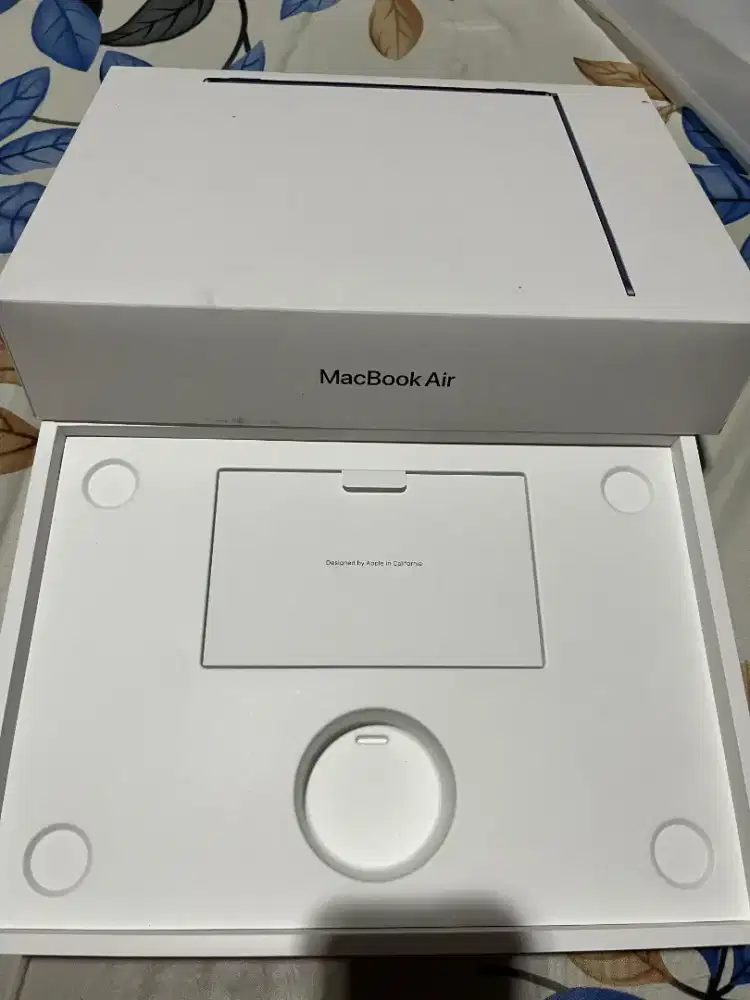Macbook Air M2 th 2024 RAM 16GB SSD 256 Midnight IBOX