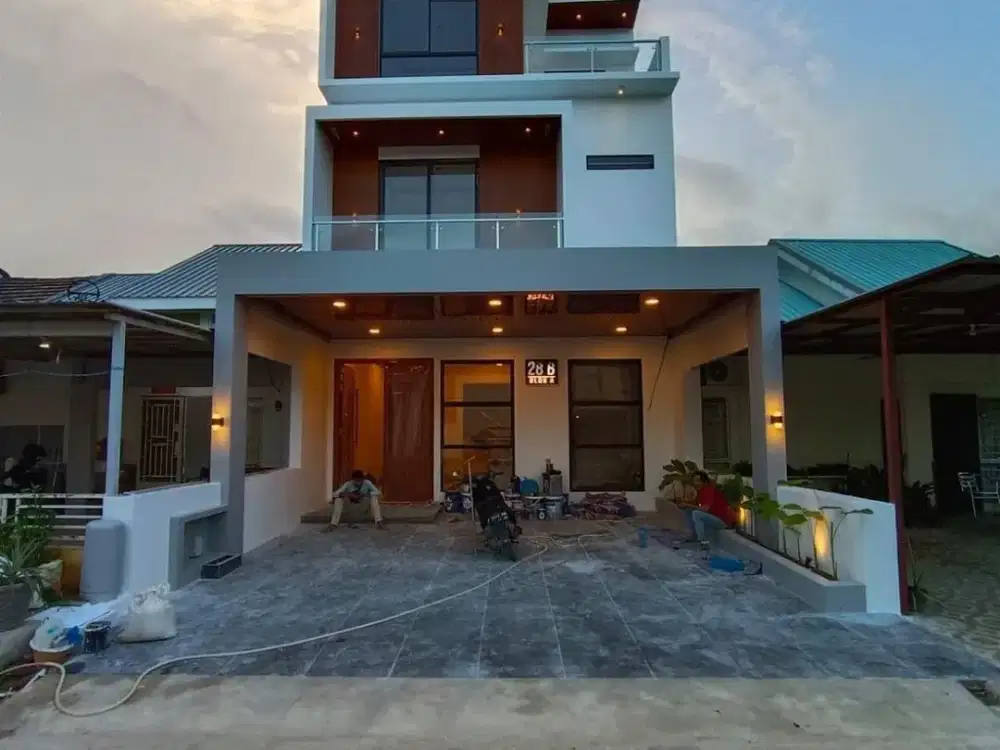 DIJUAL Rumah 3 Lantai  di Perumahan Beverly Green, Batam Center Royal