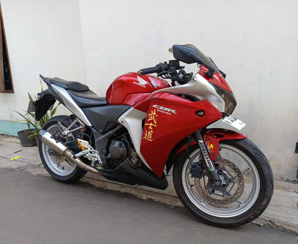 Honda CBR 250cc 2012 komplit bagus siap pakai
