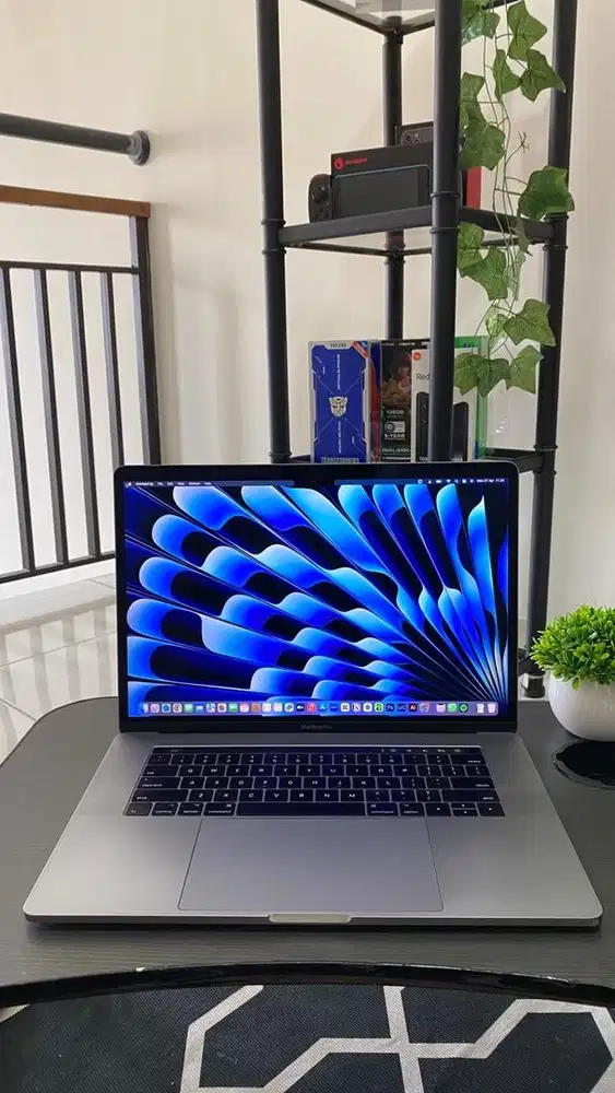 MACBOOK PRO 15 INCH 2017 MULUS KAYA BARU