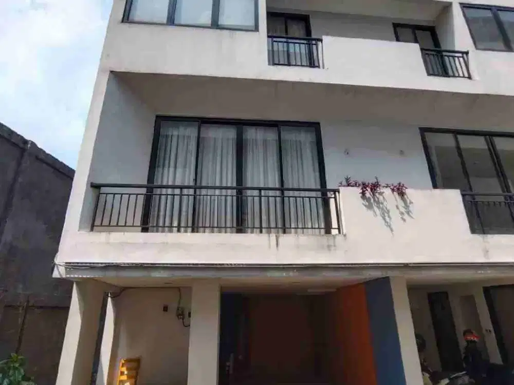 Aparthouse 3,5lantai murah siap huni lokasi strategis dicilandak Jaksel