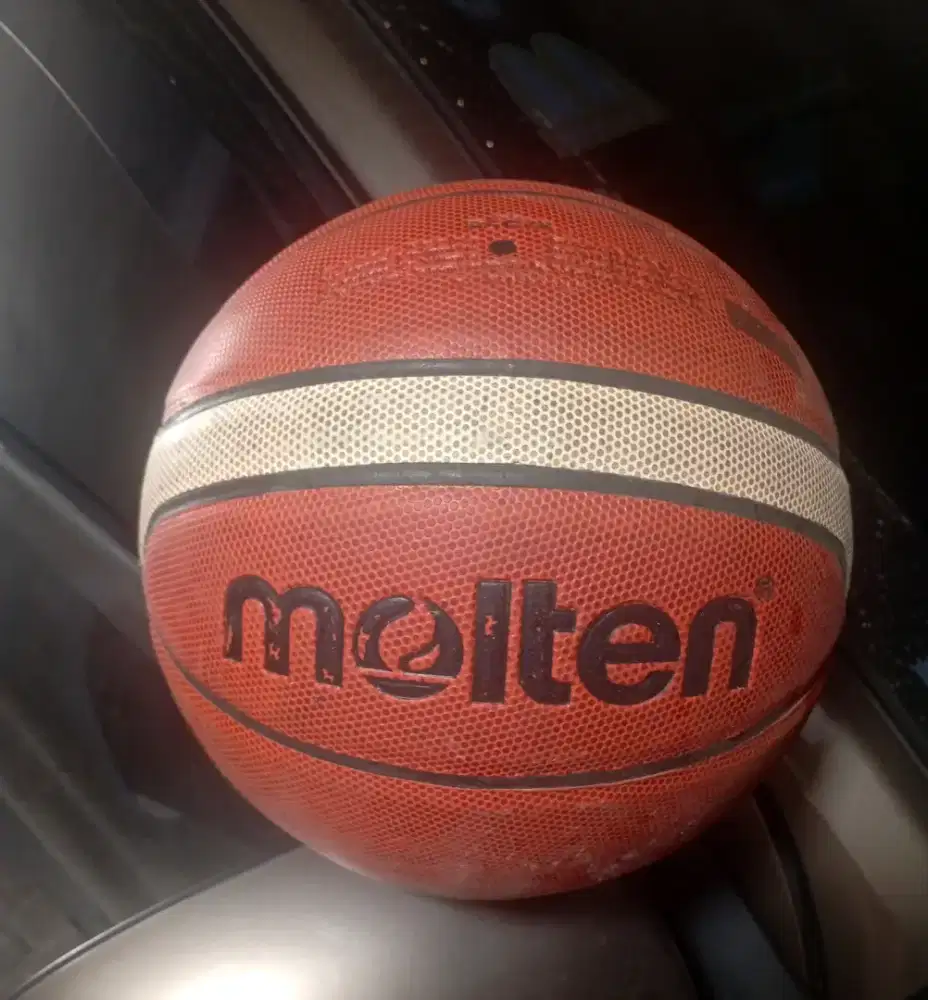 Bola basket merk molten layak pakai mantab
