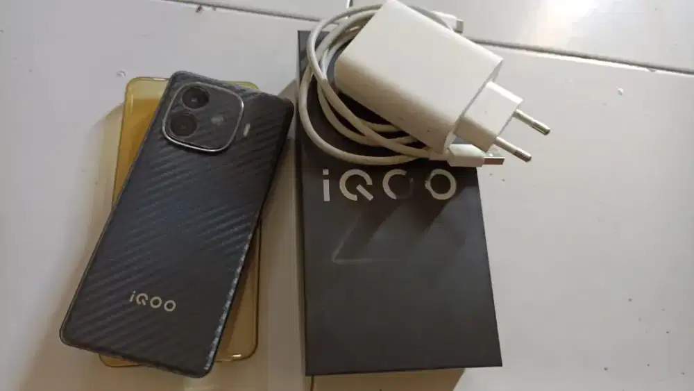 IQOO Z9 5G Panthom Black Ram 8/256