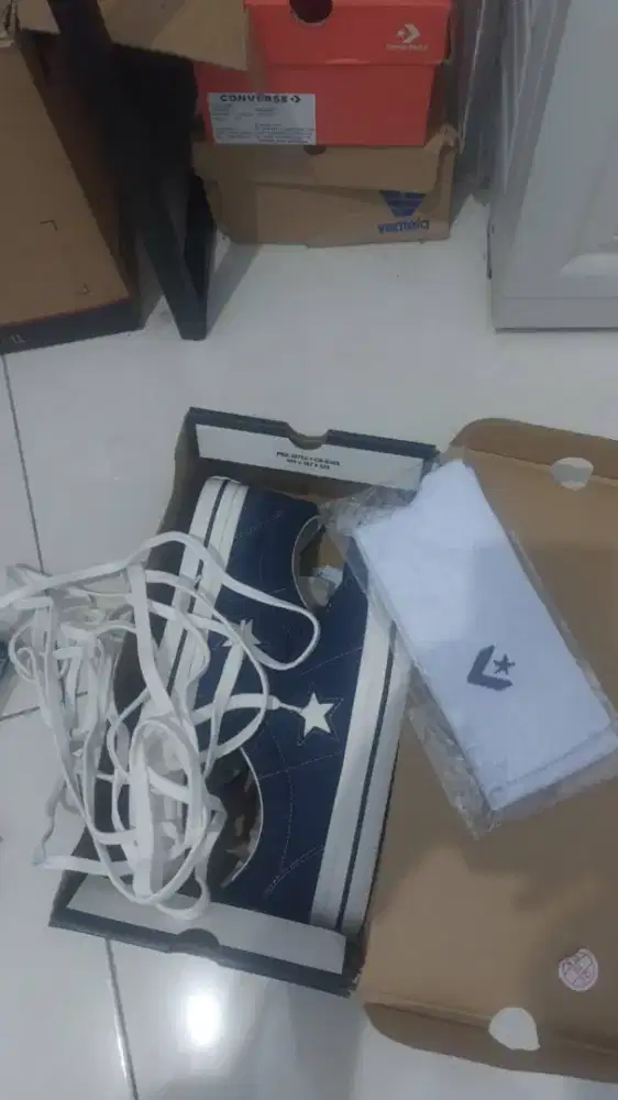 Convers one stars size 42