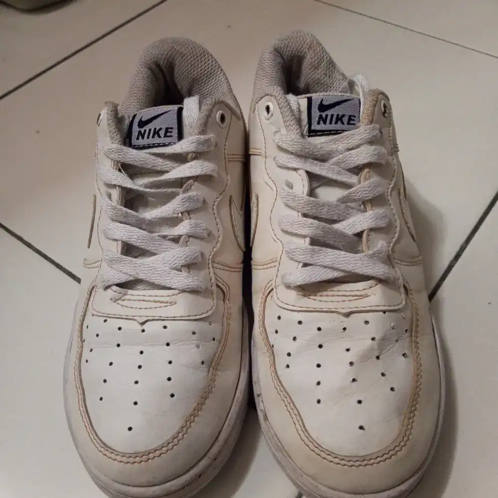 Dijual cepat Dua sepatu sneaker unisex Nike n adidas