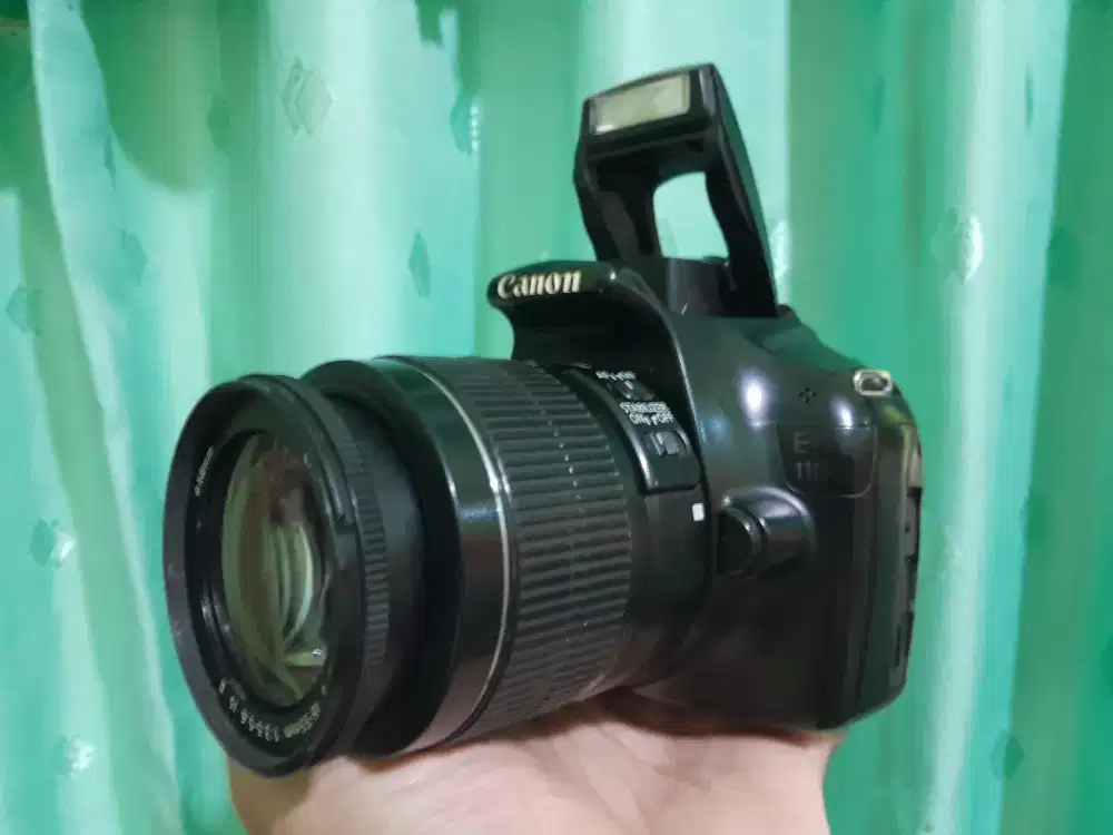Kamera dslr Canon 1100D