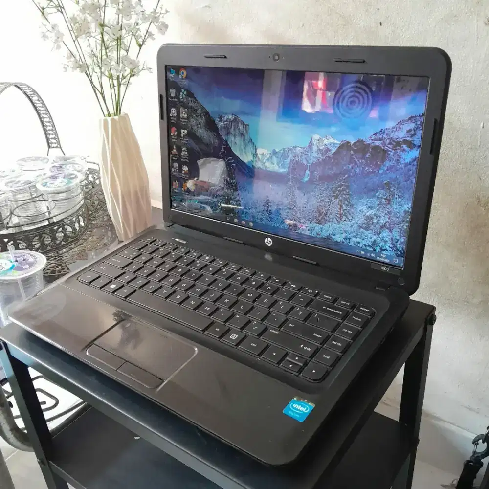 HP 1000 Ram 4GB Windows 10 Baterai awet games PS banyak