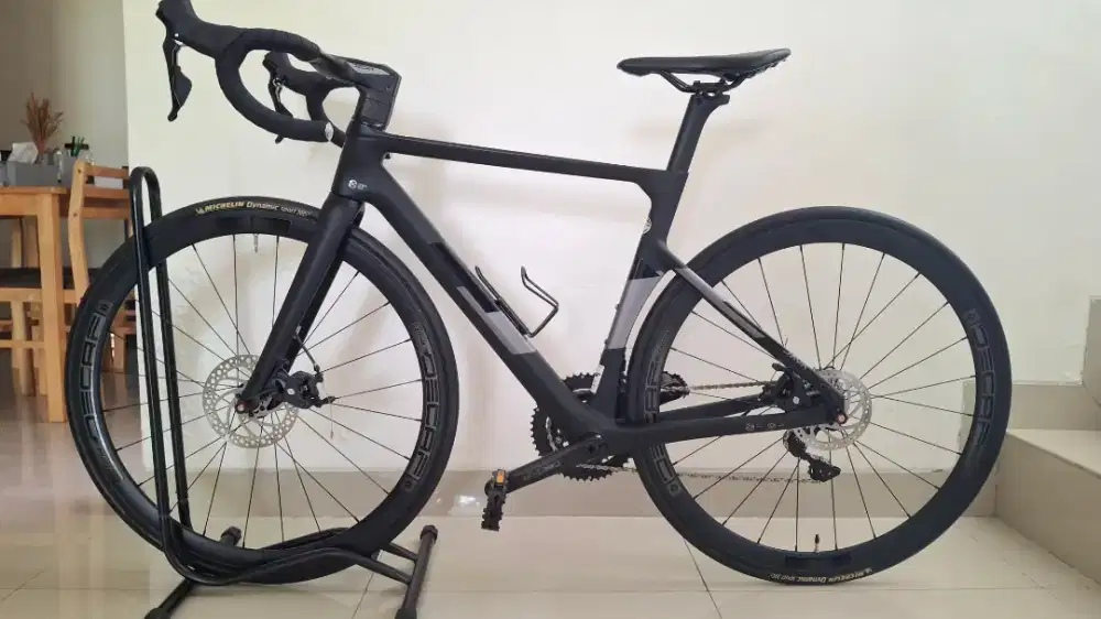 Diniagakan Roadbike Java Vesuvio 2021