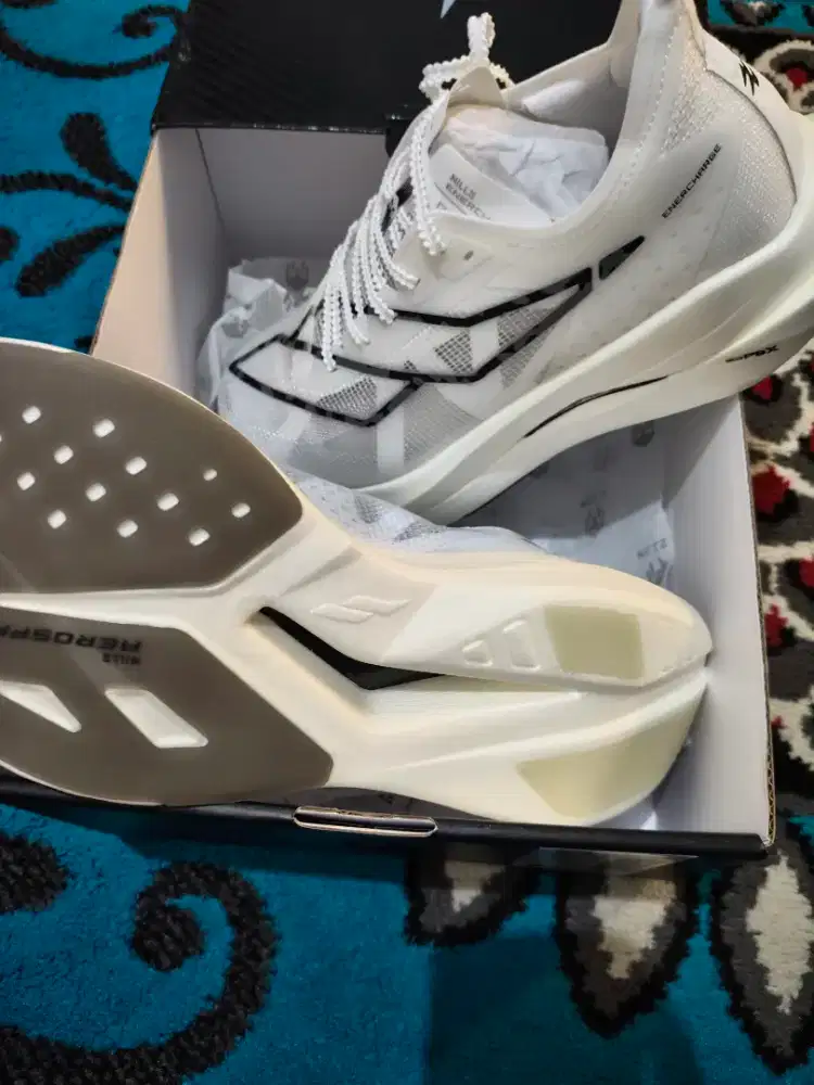 Sepatu Running Mills Enercharge M1 Putih