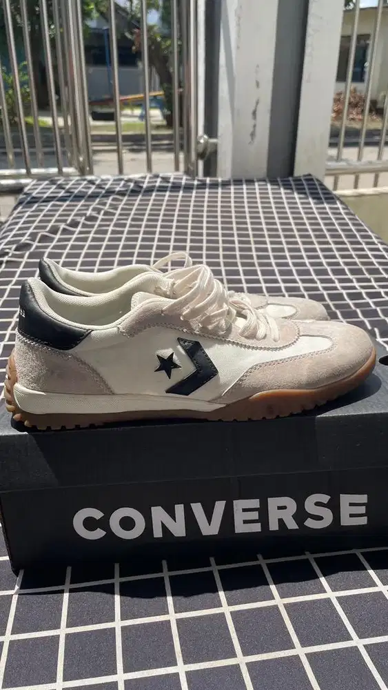 Converse Run Star Trainer White Black Gum Size 42