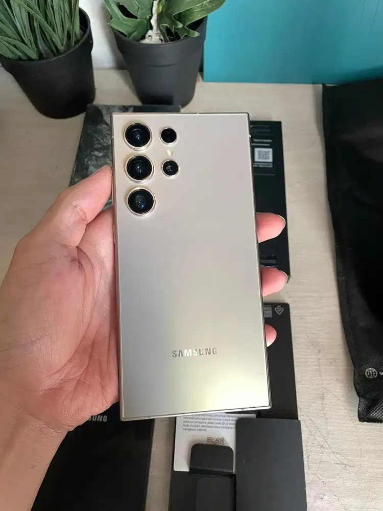 Samsung S24 Ultra 12/512gb Like New