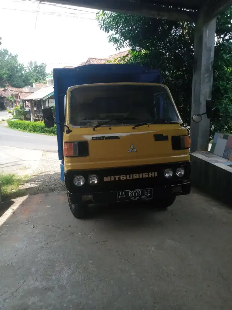 Truk rangka besi bak kayu