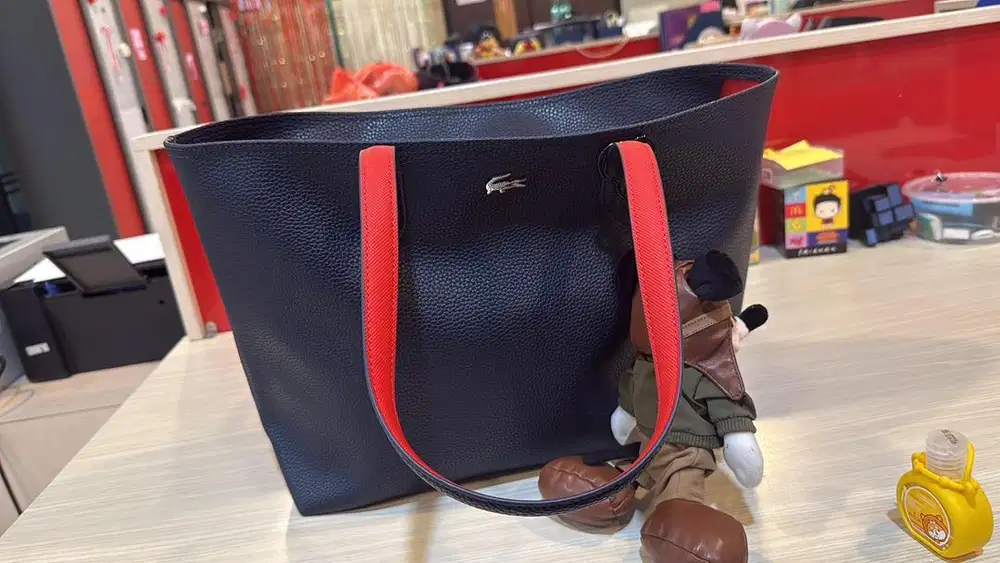 LACOSTE WOMEN's Anna Zipped Tote Bag