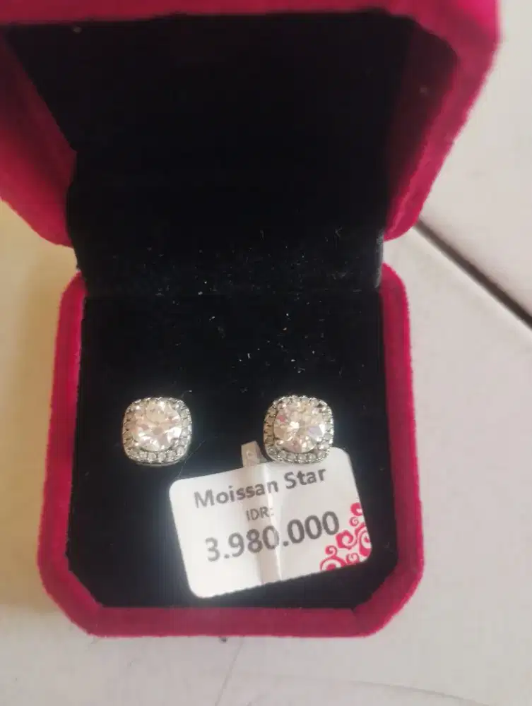 anting merk moissa star original